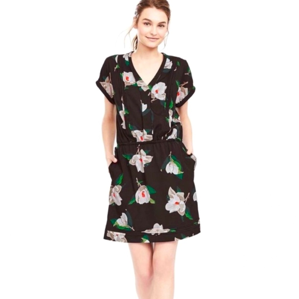 Banana Republic black cape sleeve magnolia dress, tie waist with pockets